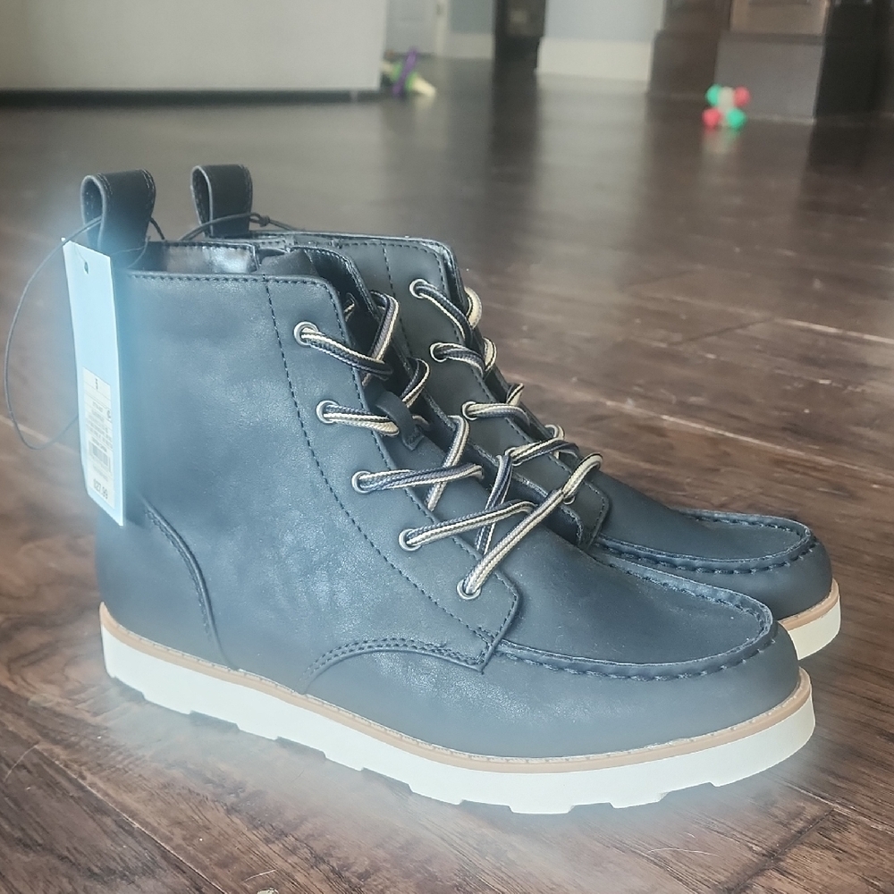 Cat & Jack Black Kids Boots with White Soles